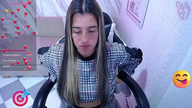 Snapshot of Valerie_b chatting on February 9, 3:11 am Valerie b online show from February 9, 3:11 am