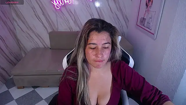 Snapshot of Valerie_b chatting on February 15, 7:39 pm Valerie b online show from February 15, 7:39 pm