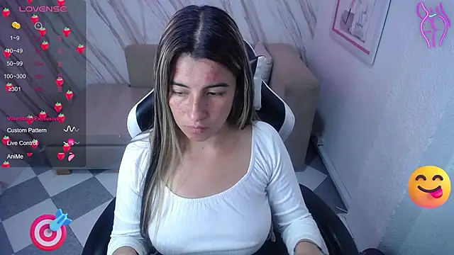 Snapshot of Valerie_b chatting on February 14, 9:13 am Valerie b online show from February 14, 9:13 am