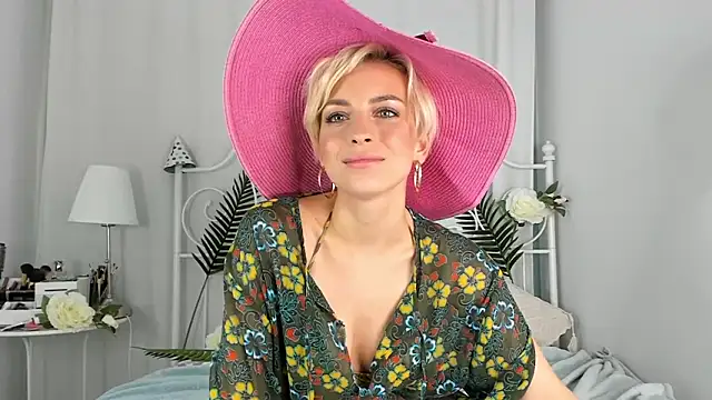 SakuFox online show from November 10, 10:15 pm