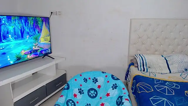 DannaDocell online show from October 25, 9:37 pm