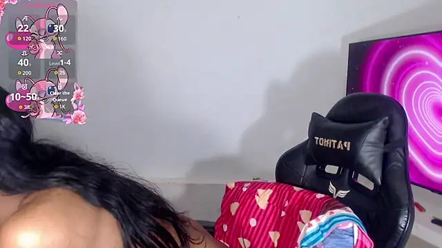 Snapshot of DannaDocell chatting on June 14, 7:42 am DannaDocell online show from June 14, 7:42 am