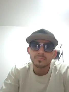 Snapshot of kevinsito1 chatting on May 27, 10:39 pm kevinsito1 online show from May 27, 10:39 pm