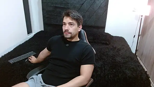 Snapshot of Ian_Daviz chatting on July 15, 2:24 pm Ian Daviz online show from July 15, 2:24 pm