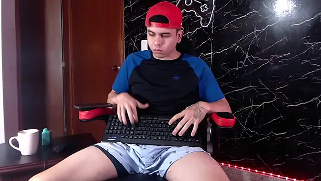 Snapshot of maty_hardx chatting on January 18, 12:04 pm maty hardx online show from January 18, 12:04 pm