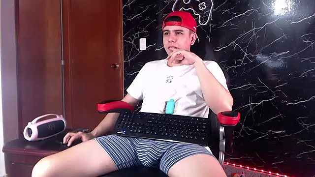 Snapshot of maty_hardx chatting on February 7, 1:43 pm maty hardx online show from February 7, 1:43 pm