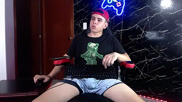 Snapshot of maty_hardx chatting on December 7, 10:01 pm maty hardx online show from December 7, 10:01 pm