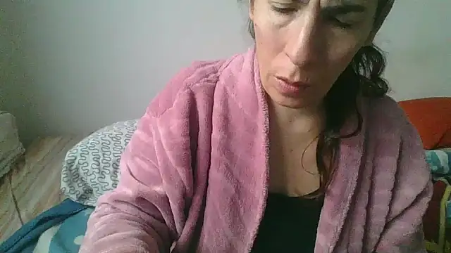 Snapshot of hairygirl80 chatting on October 16, 8:44 am hairygirl80 online show from October 16, 8:44 am