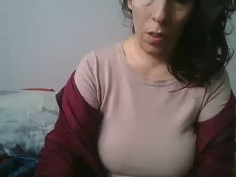 Snapshot of hairygirl80 chatting on March 5, 9:05 am hairygirl80 online show from March 5, 9:05 am