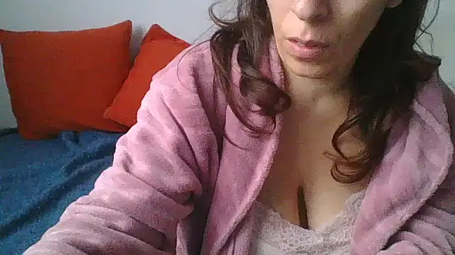 Snapshot of hairygirl80 chatting on October 10, 8:59 am hairygirl80 online show from October 10, 8:59 am