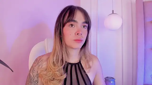 Snapshot of Lucy_Vega chatting on November 19, 4:45 am Lucy Vega online show from November 19, 4:45 am