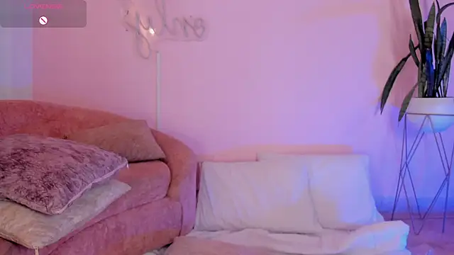 Snapshot of Lucy_Vega chatting on November 20, 4:02 am Lucy Vega online show from November 20, 4:02 am