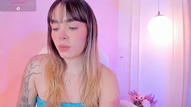 Lucy Vega online show from December 17, 4:50 am