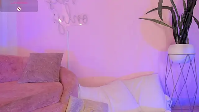 Snapshot of Lucy_Vega chatting on November 8, 4:16 am Lucy Vega online show from November 8, 4:16 am