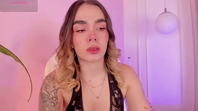 Snapshot of Lucy_Vega chatting on October 30, 4:11 am Lucy Vega online show from October 30, 4:11 am