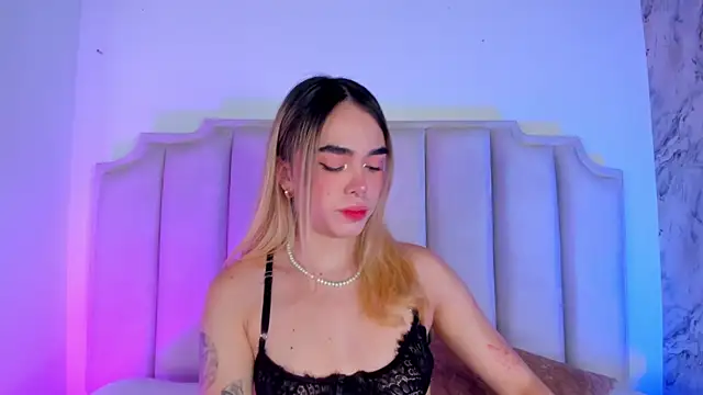 Snapshot of Lucy_Vega chatting on March 22, 11:42 am Lucy Vega online show from March 22, 11:42 am