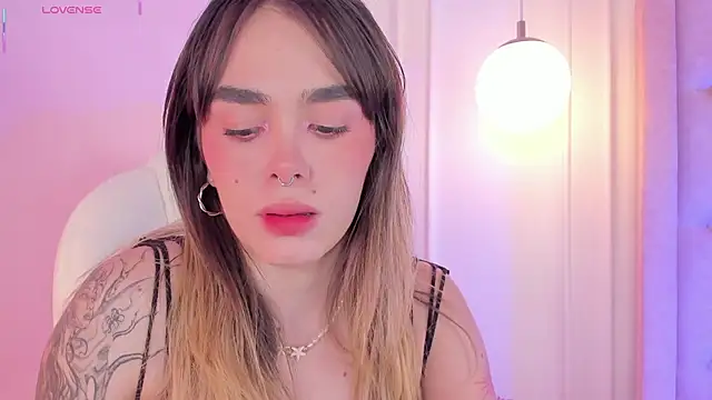 Lucy Vega online show from January 16, 4:49 am