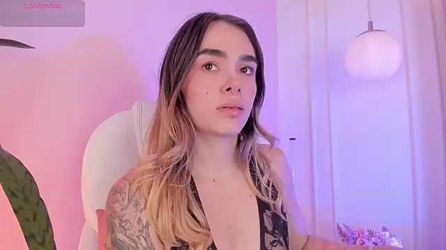 Snapshot of Lucy_Vega chatting on November 7, 4:50 am Lucy Vega online show from November 7, 4:50 am