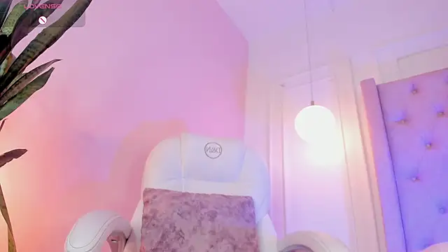 Lucy Vega online show from December 18, 3:55 am