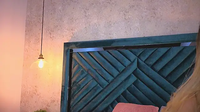 Snapshot of Lucy_Vega chatting on October 5, 4:03 am Lucy Vega online show from October 5, 4:03 am