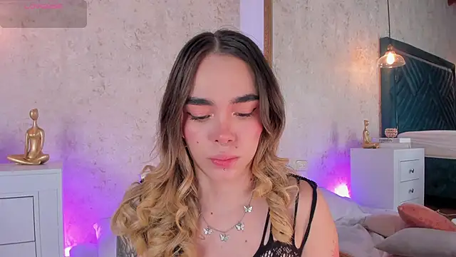 Snapshot of Lucy_Vega chatting on October 19, 3:53 am Lucy Vega online show from October 19, 3:53 am