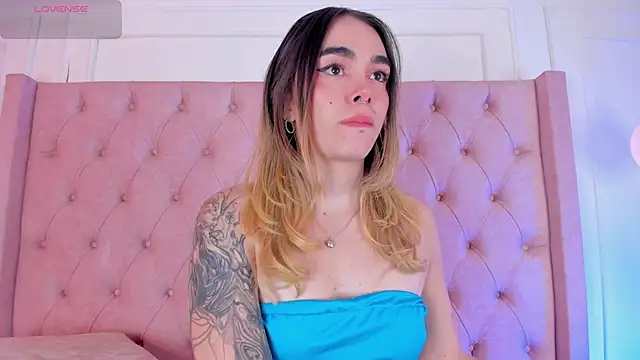 Snapshot of Lucy_Vega chatting on October 22, 5:07 am Lucy Vega online show from October 22, 5:07 am