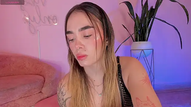 Snapshot of Lucy_Vega chatting on October 31, 4:53 am Lucy Vega online show from October 31, 4:53 am