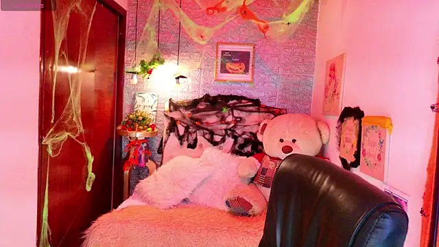 meghan nill online show from October 4, 2:57 am