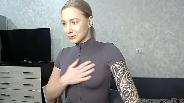 Snapshot of AnneBall chatting on February 24, 9:21 am AnneBall online show from February 24, 9:21 am
