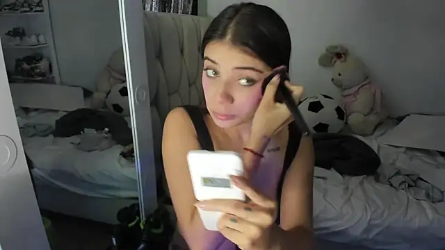 Snapshot of KittyKlum chatting on June 3, 5:06 pm KittyKlum online show from June 3, 5:06 pm