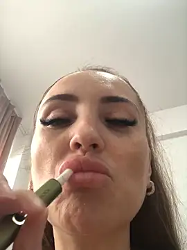 Snapshot of madonnaaaa chatting on February 23, 9:10 am madonnaaaa online show from February 23, 9:10 am