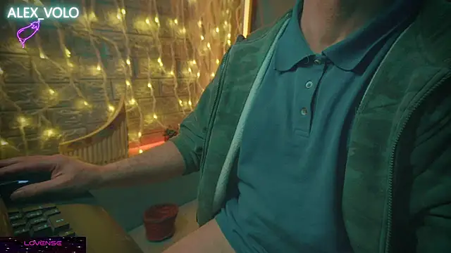 alex-volo online show from December 20, 4:42 am