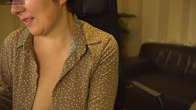 Snapshot of Katherine_Fox chatting on December 15, 5:10 pm Katherine Fox online show from December 15, 5:10 pm