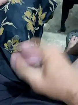 manuelmen211 online show from April 18, 3:09 am