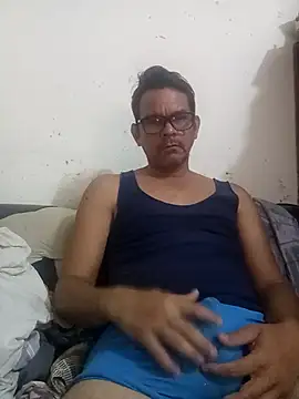 Snapshot of manuelmen211 chatting on September 15, 2:23 am manuelmen211 online show from September 15, 2:23 am