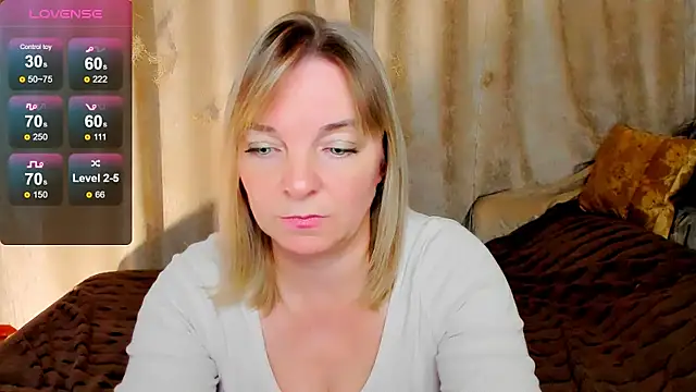 Snapshot of Regina__blue chatting on October 26, 3:34 pm Regina blue online show from October 26, 3:34 pm