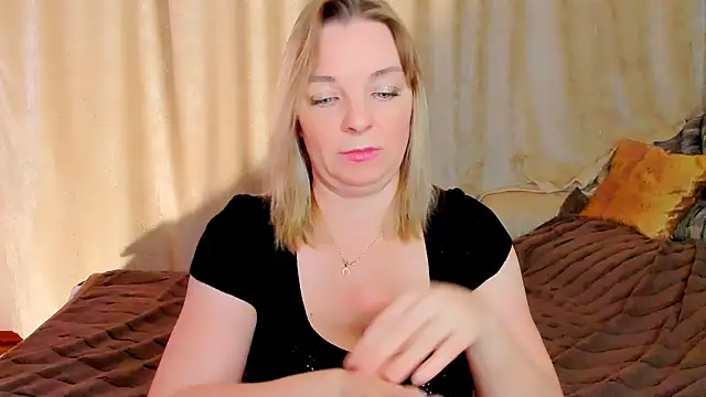 Snapshot of Regina__blue chatting on December 18, 3:38 pm Regina blue online show from December 18, 3:38 pm