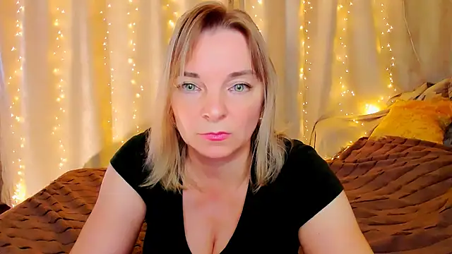 Snapshot of Regina__blue chatting on October 28, 3:55 pm Regina blue online show from October 28, 3:55 pm