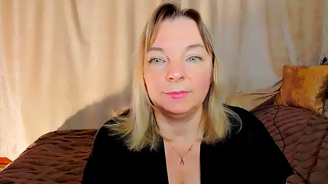 Snapshot of Regina__blue chatting on November 12, 1:48 pm Regina blue online show from November 12, 1:48 pm