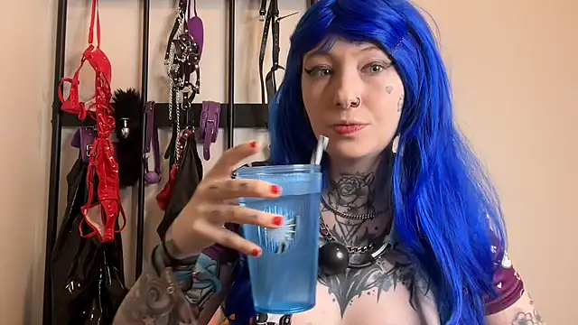 coyemoo online show from April 11, 11:30 pm