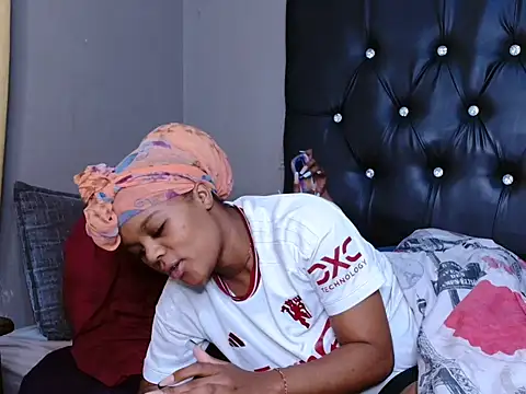 Snapshot of DarkDivva24 chatting on March 2, 1:29 pm DarkDivva24 online show from March 2, 1:29 pm