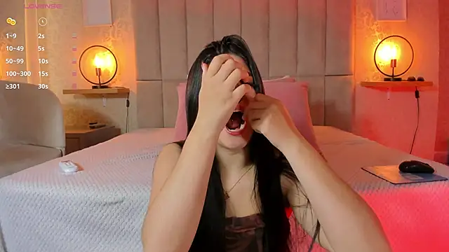 Snapshot of Amy-Saenz chatting on December 15, 2:45 pm Amy-Saenz online show from December 15, 2:45 pm