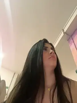 Snapshot of Amy-Saenz chatting on December 5, 3:32 pm Amy-Saenz online show from December 5, 3:32 pm