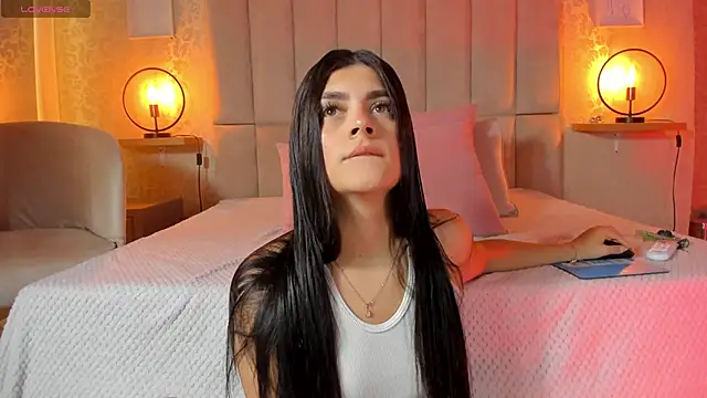 Snapshot of Amy-Saenz chatting on September 21, 4:56 pm Amy-Saenz online show from September 21, 4:56 pm