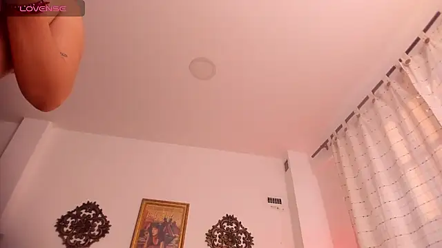 Snapshot of VeronicaGilss chatting on June 14, 10:22 pm VeronicaGilss online show from June 14, 10:22 pm