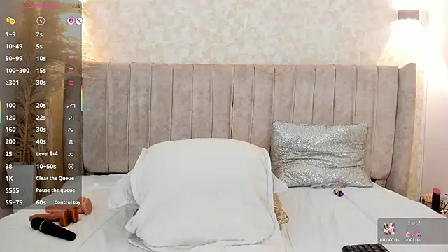 Snapshot of mia_lourence chatting on October 6, 12:17 pm mia lourence online show from October 6, 12:17 pm