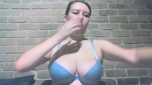 Snapshot of EksJouneMwah chatting on April 30, 7:48 am EksJouneMwah online show from April 30, 7:48 am