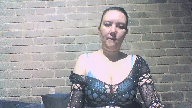 Snapshot of EksJouneMwah chatting on December 3, 5:30 am EksJouneMwah online show from December 3, 5:30 am