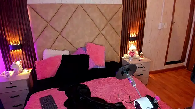 SummersAngel online show from December 17, 2:44 pm