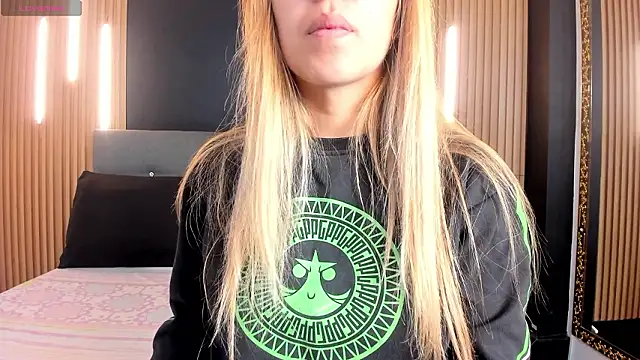 EvaaLovia1 online show from March 6, 1:17 pm